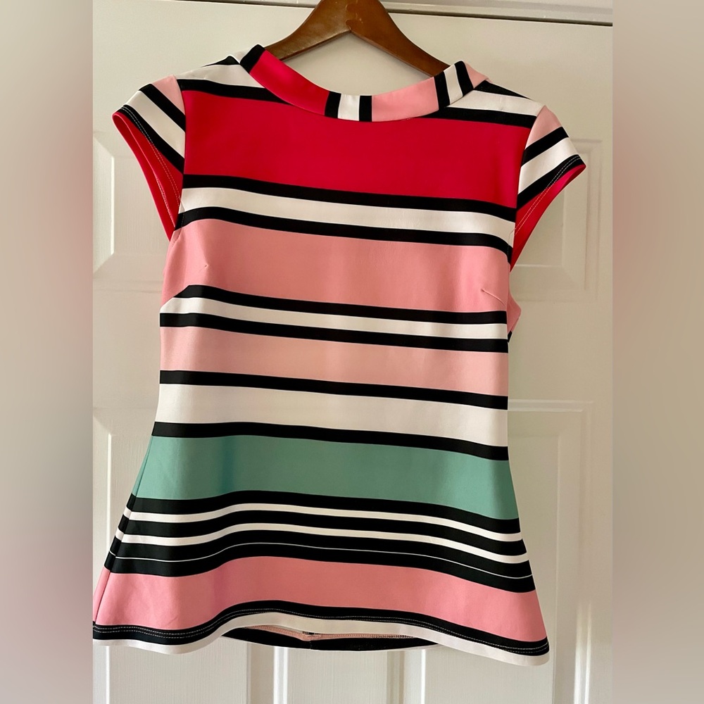 Multicolor top.  Short sleeve.